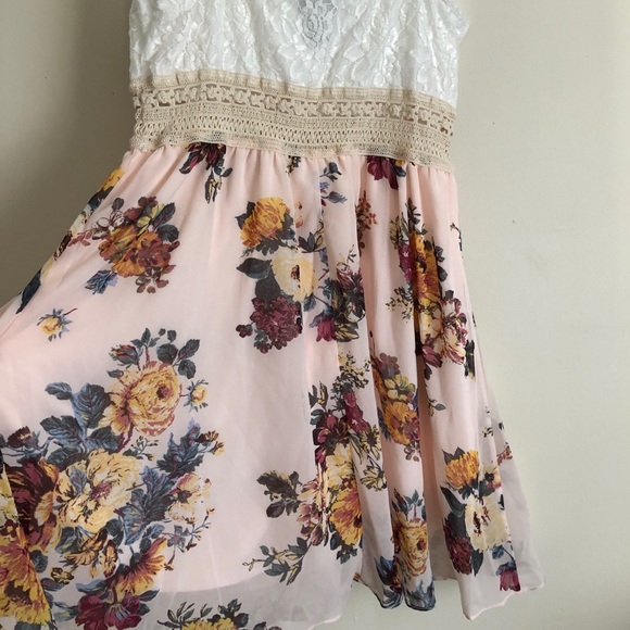 *SOLD* Floral mini dress - Picture 4 of 5
